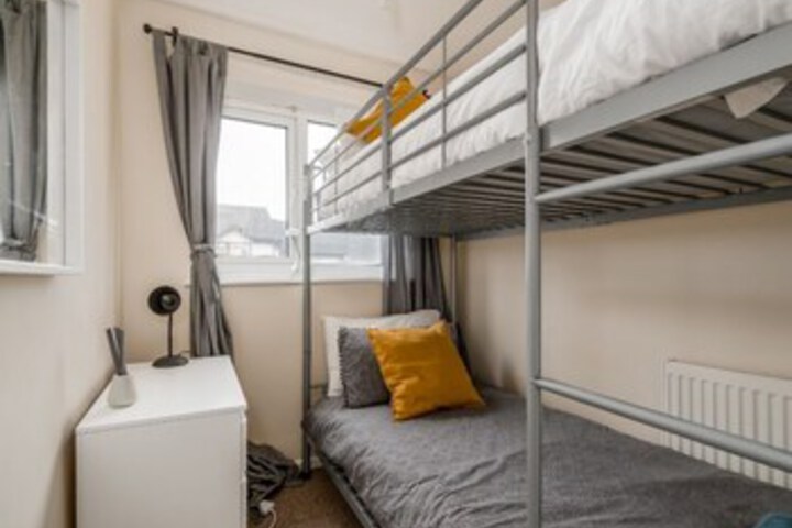Room 10 of 27