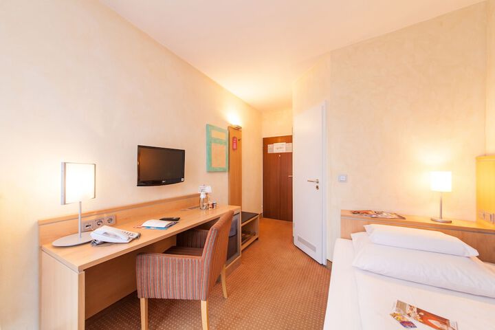 Room 9 of 71