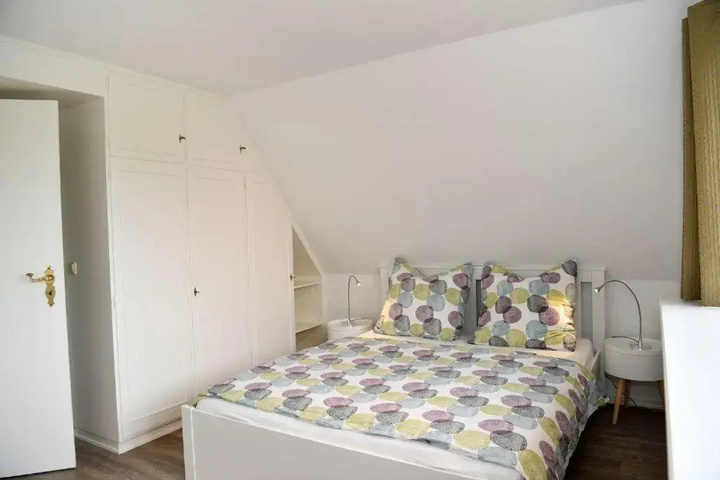 Room 4 of 10