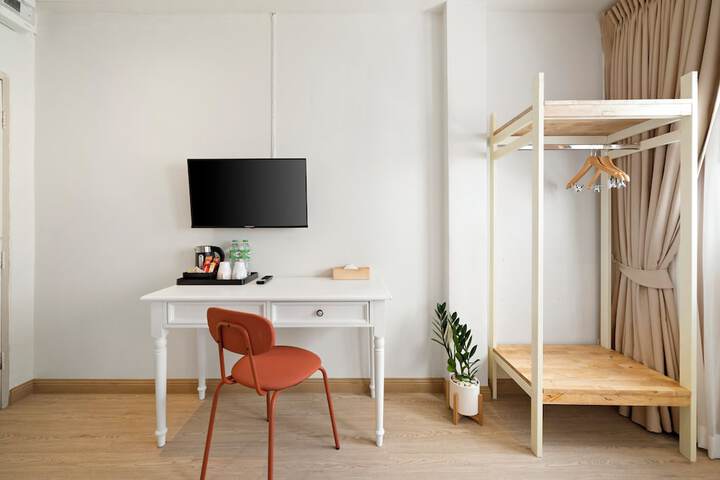Room 5 of 65