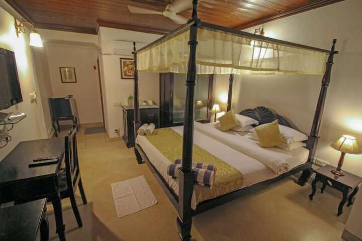 Room 9 of 35
