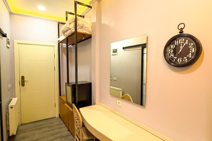 Room 12 of 89