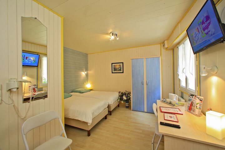 Room 9 of 25
