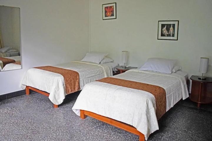 Room 2 of 10