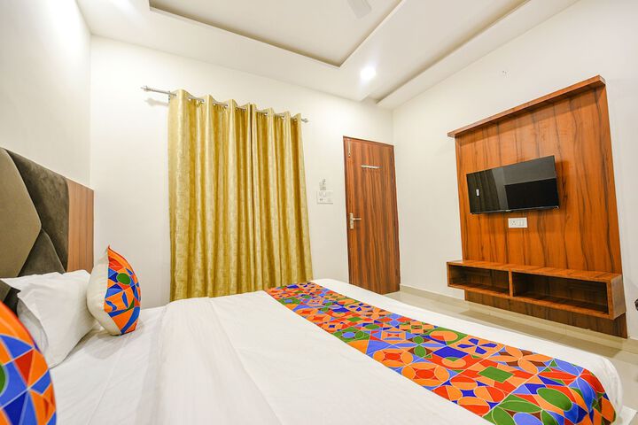 Room 15 of 24