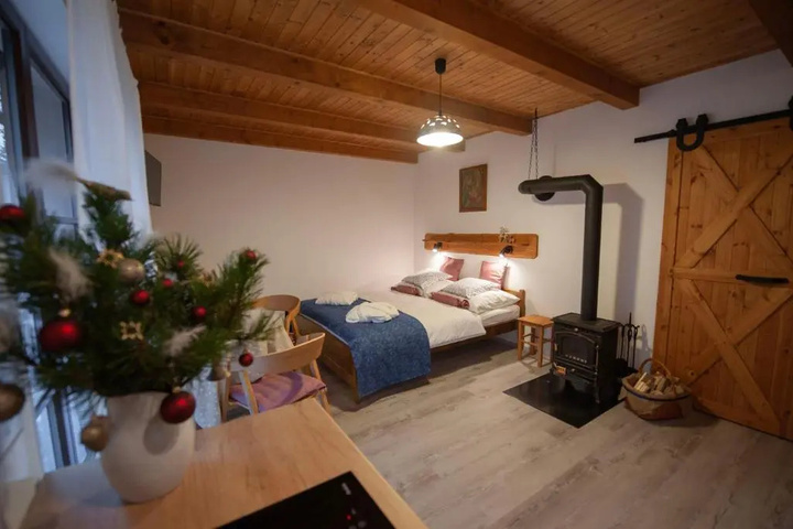 Room 4 of 12