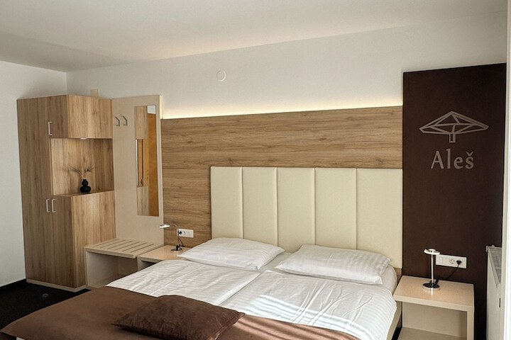 Room 10 of 70