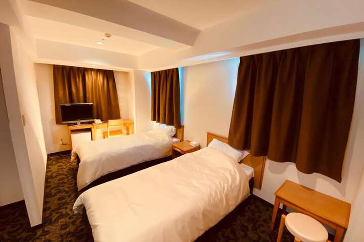Room 21 of 40