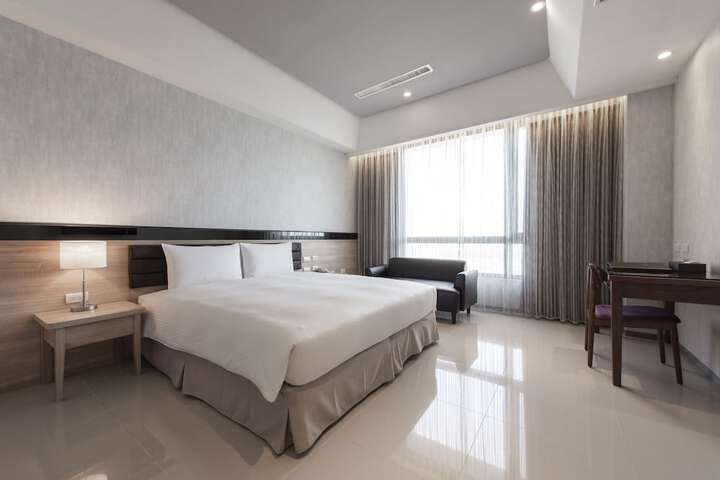 Room 10 of 50