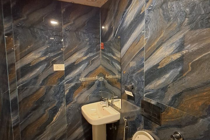 Room 10 of 18