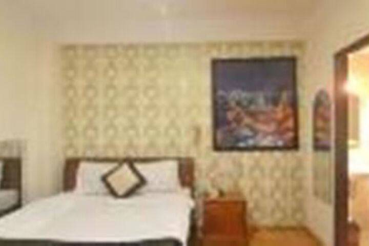 Room 10 of 22