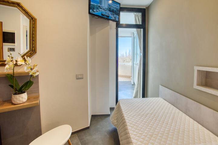 Room 9 of 111