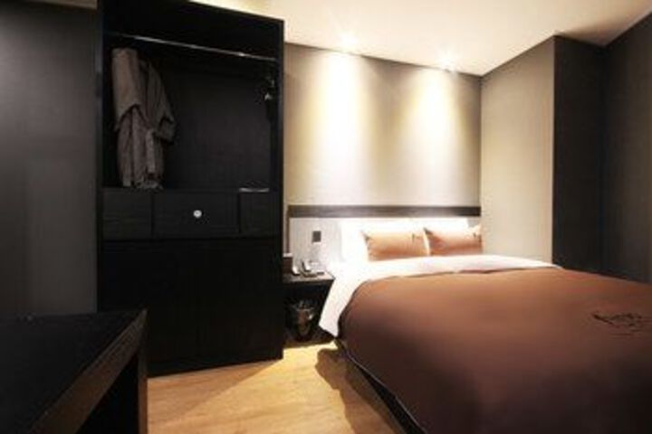 Room 25 of 51