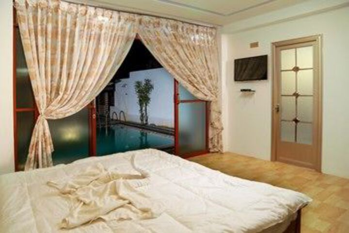 Room 10 of 24