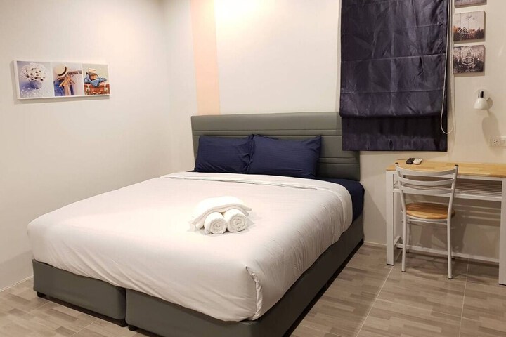 Room 12 of 28