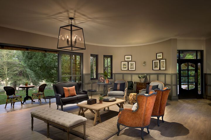 Entrance & Lobby