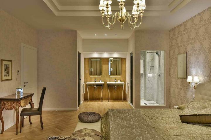 Room 15 of 62