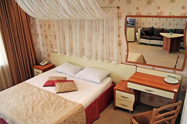 Room 1 of 6