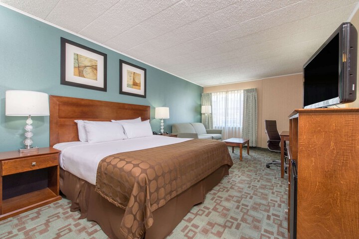 1 King Bed (12 of 14)