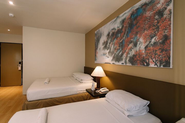 Room 82 of 158