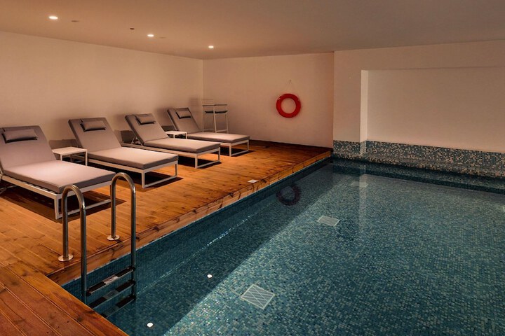 Pool 44 of 92