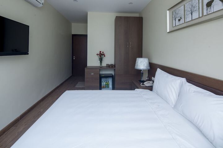 Room 8 of 12
