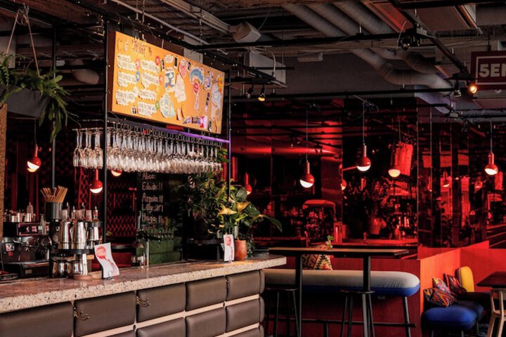 Lounge 100 of 116