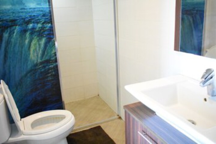 Room 2 of 96