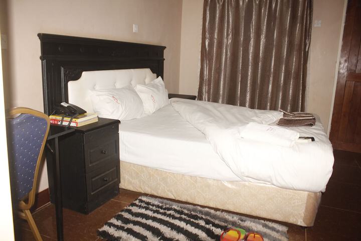 Room 10 of 21