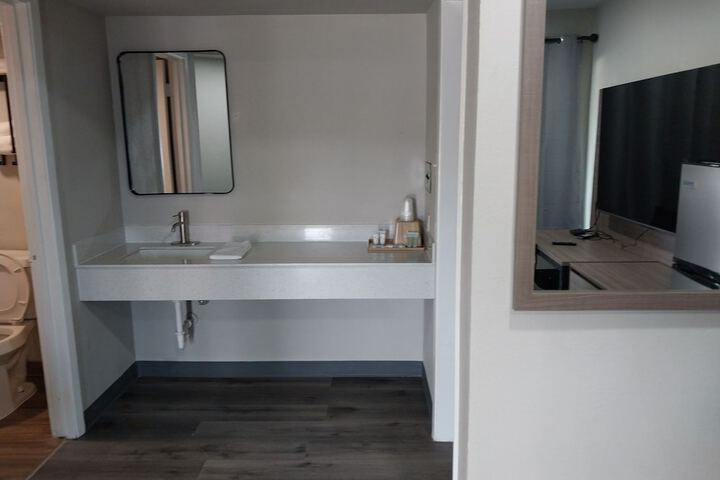 Room 3 of 8