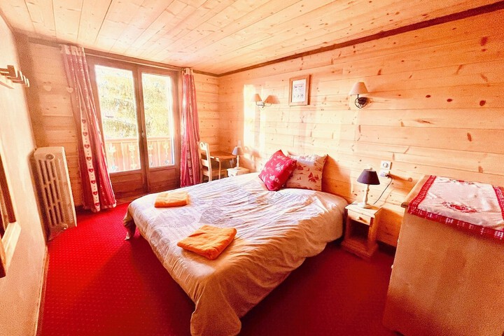Room 2 of 82