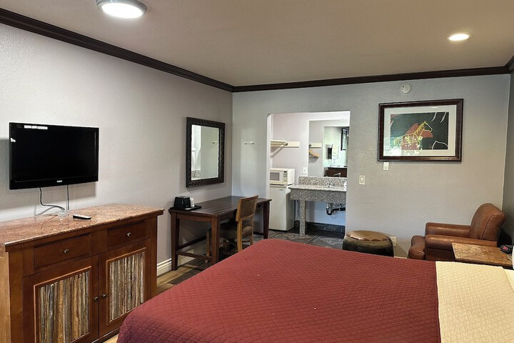 1 King Bed (7 of 12)