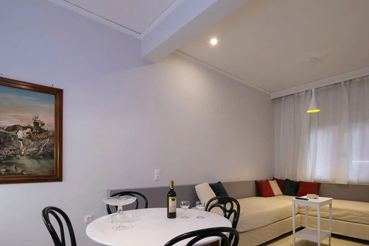 Classic Studio with Jacuzzi in Drosopoulou