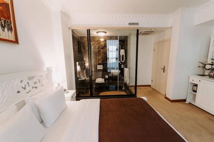 Room 9 of 21