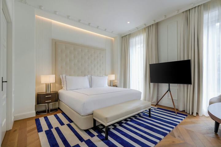 Room 28 of 53