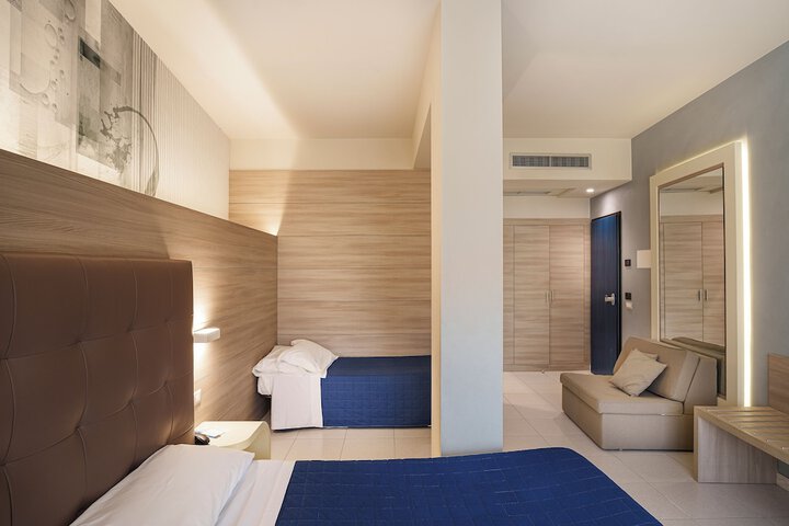 Room 28 of 63