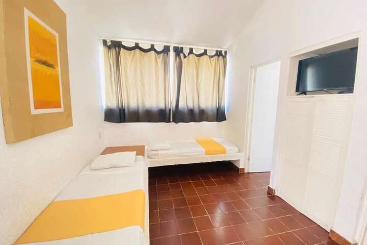 Room 4 of 16