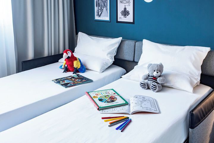Room 5 of 185
