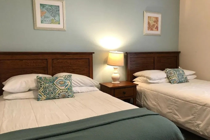 Room 4 of 18