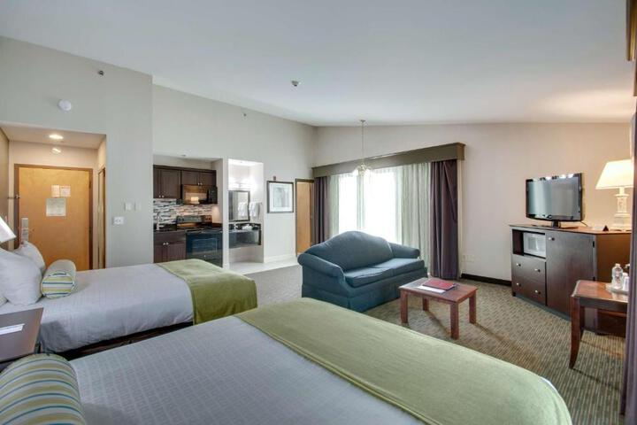 2 Queen Beds Microwave and Refrigerator WiFi Full Breakfast (7 of 25)