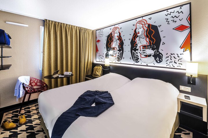 Room 6 of 54