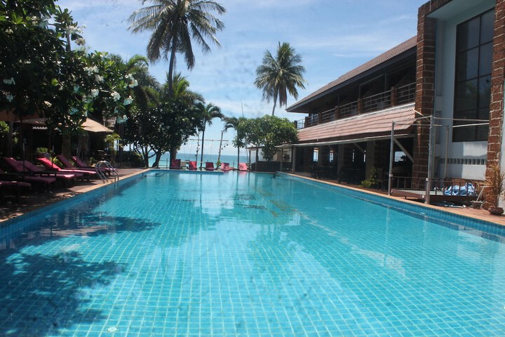 Hotel Pool