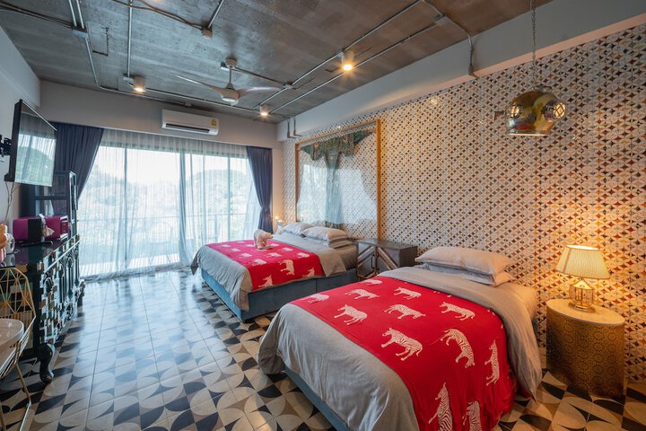 Room 42 of 143