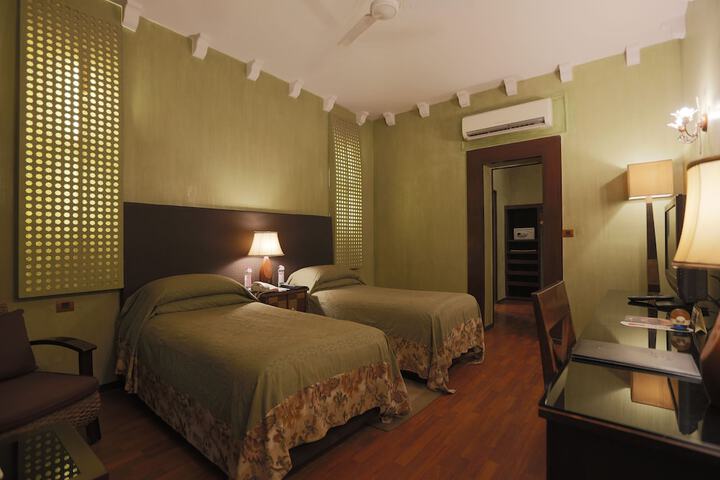Room 5 of 91