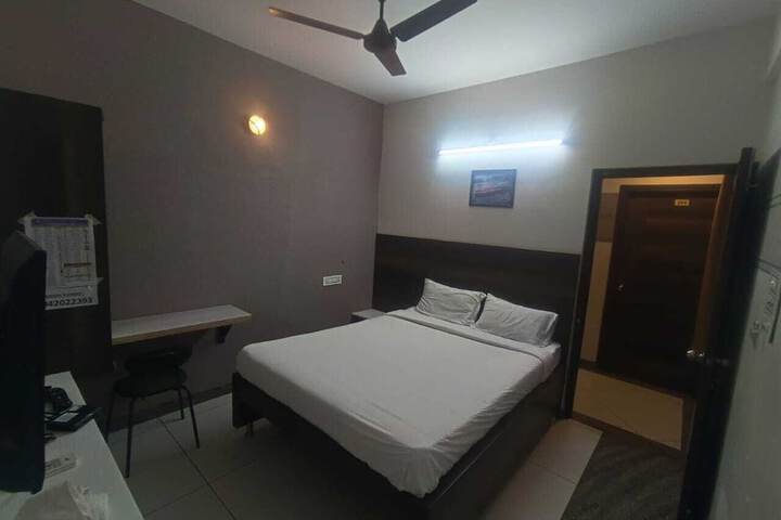 Room 9 of 10