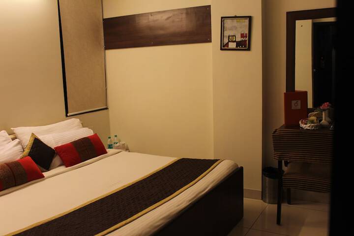 Room 10 of 38