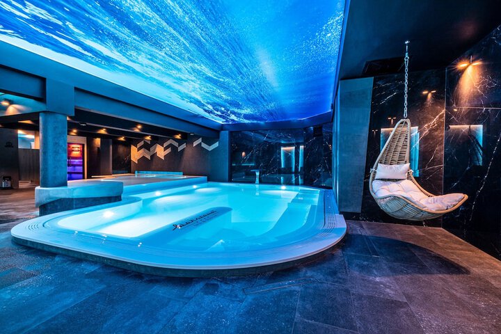Pool Hotel