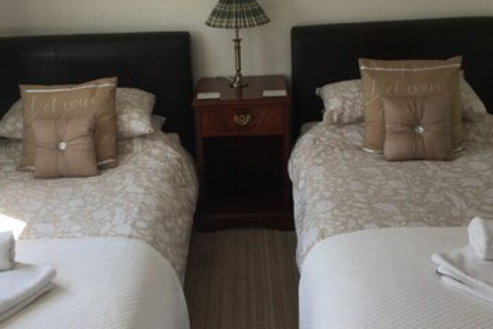 Room 33 of 157