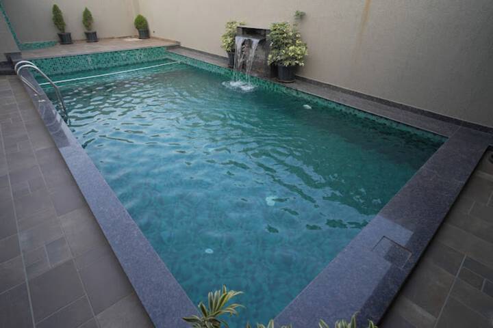 Pool 21 of 29