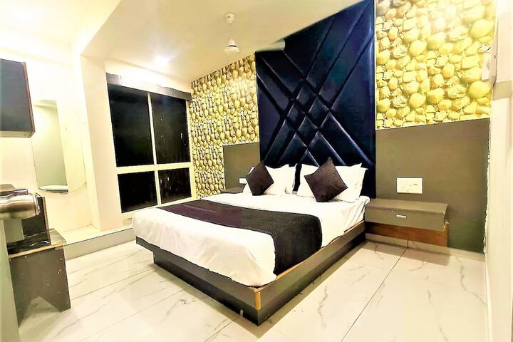 Room 3 of 8